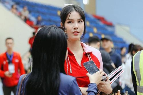 Vợ Mạc Hồng Quân nhập viện