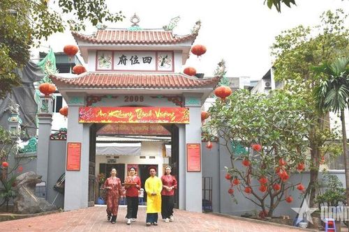 Đền Rừng linh thiêng ven sông Hồng