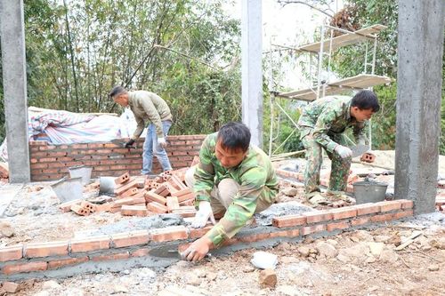 Hỗ trợ, đổi công xây nhà