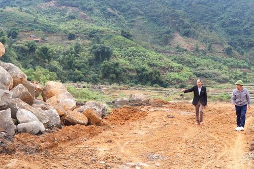 Ông Điền hiến đất làm đường