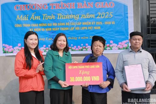 Hội LHPN thành phố bàn giao 'Mái ấm tình thương' cho hội viên phụ nữ có hoàn cảnh khó khăn