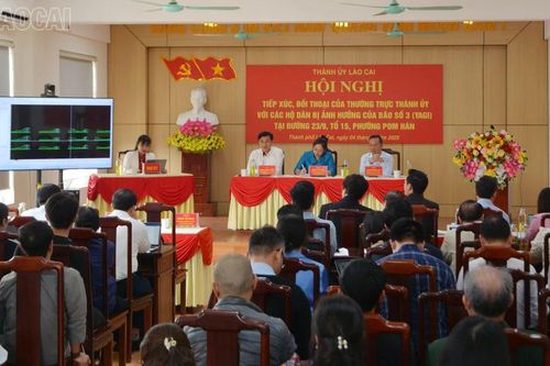 Thường trực Thành ủy Lào Cai tiếp xúc, đối thoại với người dân phường Pom Hán