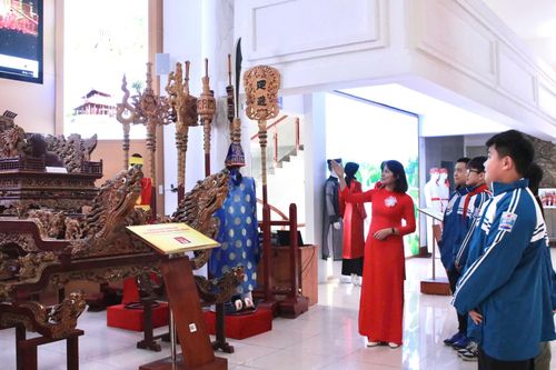 Trưng bày nhiều hiện vật, tư liệu Chuyên đề Tín ngưỡng thờ cúng Hùng Vương ở Phú Thọ