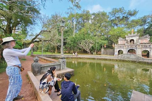 Chùa Huế cuốn hút du khách