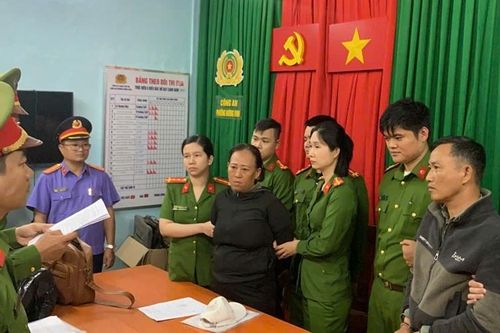 Bắt tạm giam hai đối tượng làm giả giấy phép lái xe