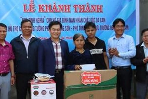 Bàn giao nhà tình nghĩa tặng nạn nhân chất độc da cam
