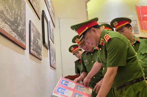 Bộ Công an tổ chức sinh hoạt chính trị, hoạt động xã hội tình nghĩa tại Kiên Giang