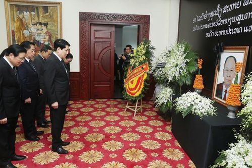 Lãnh đạo Việt Nam viếng nguyên Chủ tịch Lào Khamtay Siphandone