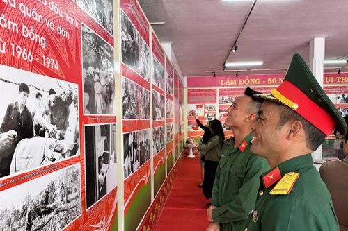 Bài 4: 'Địch đánh núi Dinh thành vôi, các đồng chí sẽ thành tượng đá'