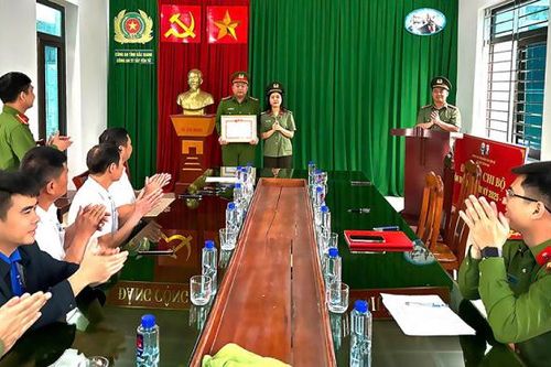 Khen thưởng Phó trưởng Công an thị trấn Tây Yên Tử nhiều lần hiến máu cứu bệnh nhân nguy kịch