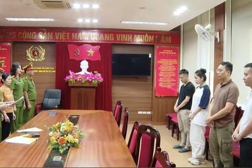 Bắt giam Hằng Du Mục, Quang Linh Vlogs và 3 bị can về tội Lừa dối khách hàng