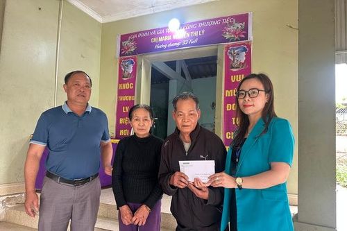 Tấm lòng bạn đọc đến với người phụ nữ bị chồng bạo hành, nằm liệt giường