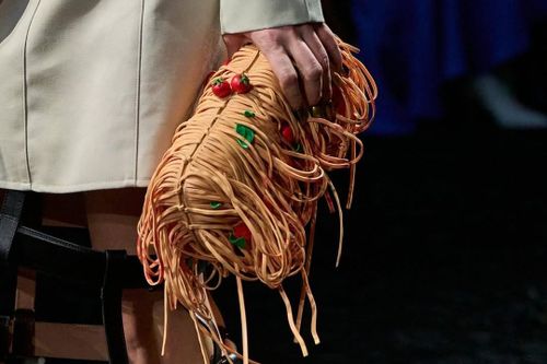 3.250 USD cho chiếc túi mì spaghetti