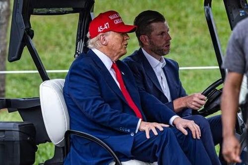 Ông Trump đăng thông điệp đầy ẩn ý