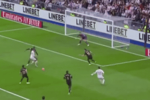 Pha bóng bị nghi 'có mùi' trong trận đấu của Real Madrid