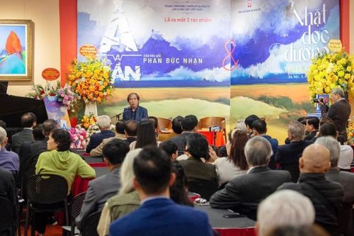 Ra mắt hai tác phẩm văn chương thắm đượm nghĩa tình