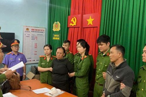 Công an thành phố Huế bắt hai đối tượng làm giả giấy phép lái xe