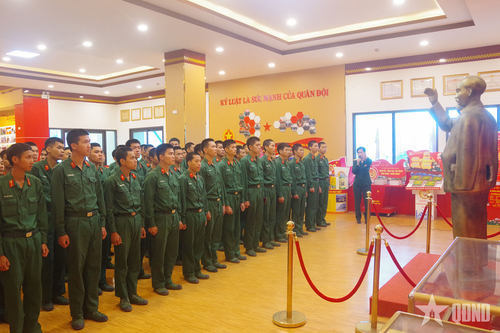 Bộ CHQS tỉnh Quảng Ninh: Đẩy mạnh giáo dục truyền thống cho chiến sĩ mới nhập ngũ năm 2025