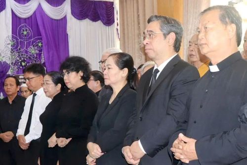 Tiễn biệt Nhân sĩ, Linh mục Phêrô Phan Khắc Từ