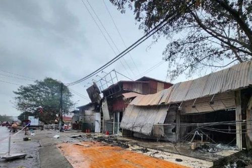 Bắc Ninh: Cháy lớn tại dãy kiot bán hàng khiến cháu bé tử vong