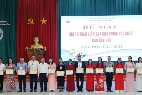 396 giáo viên THCS ở Đắk Lắk đạt danh hiệu dạy giỏi cấp tỉnh