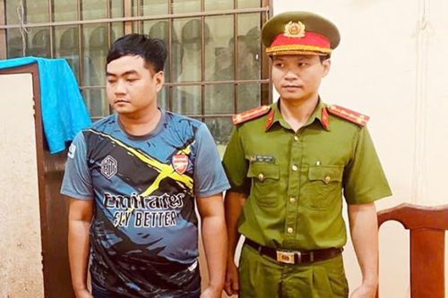 Thanh niên tự xưng 'giám đốc phòng cảnh sát giao thông' lừa có thể lấy biển đẹp