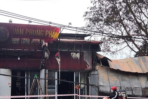Cháy lớn tại kiot bán hàng, 1 cháu bé tử vong