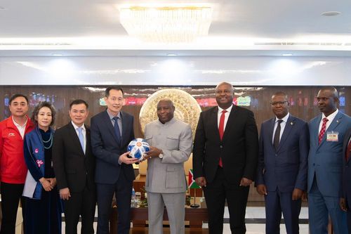 Tổng thống Cộng hòa Burundi thăm CLB Thể Công Viettel