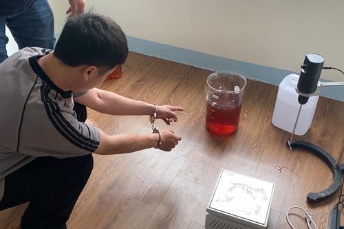 Khách liên tiếp mua nhiều đá lạnh, chủ nhà nghỉ hỏi ChatGPT rồi báo công an