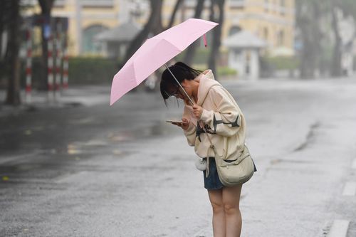 Không khí lạnh tăng cường yếu lệch đông, Hà Nội mưa rả rích nhiều ngày