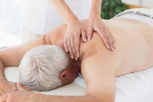 Vì sao massage có thể gây nhồi máu não?