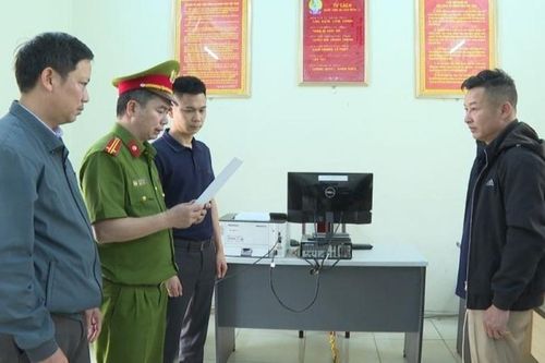 Khởi tố 2 đối tượng khai thác cát trái phép