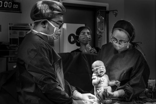 Không gian nghệ thuật đen trắng 'NỐI' cảm xúc qua từng bức ảnh