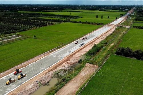 Giao thông đất Chín Rồng 'vươn mình' vào kỷ nguyên mới - Bài 2: Diện mạo mới hạ tầng giao thông