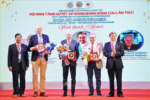 Chuyên gia hàng đầu chia sẻ thành tựu nghiên cứu mới về chăm sóc sức khỏe