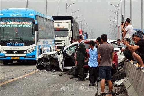 Tai nạn giao thông liên hoàn, Quốc lộ 1A qua Quảng Bình ách tắc nhiều giờ