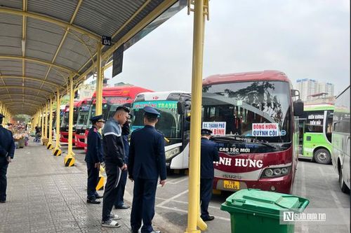Hà Nội: Dẹp loạn xe khách 'rùa bò', chở quá tải dịp lễ