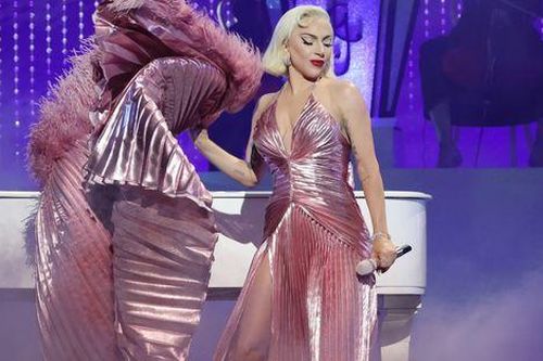 Người hâm mộ 'nổi đóa' với giá concert của Lady Gaga