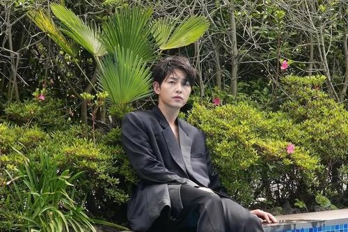 Song Joong Ki bị chê 'làm màu'