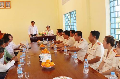 Công an tỉnh An Giang thăm, chúc Tết Hội Khmer - Việt Nam tỉnh Kandal và Takeo
