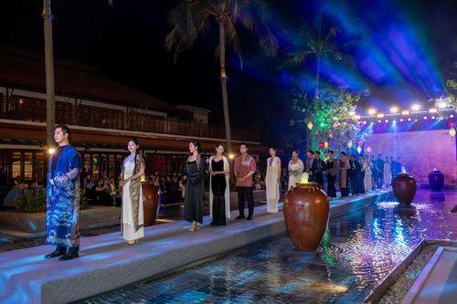 'Soi mây tạc lụa'