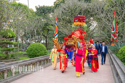 Lễ mở cửa đền tại Lễ hội Hoa Lư năm 2025