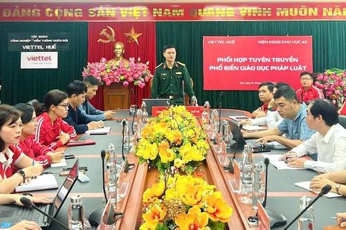 Phổ biến pháp luật cho hơn 200 sĩ quan, quân nhân chuyên nghiệp