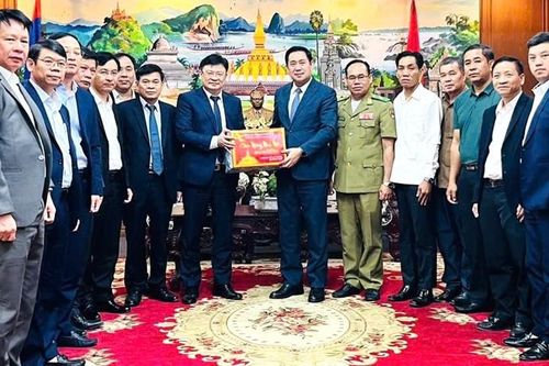 Công an TP. Huế thăm, chúc Tết cổ truyền Bunpimay