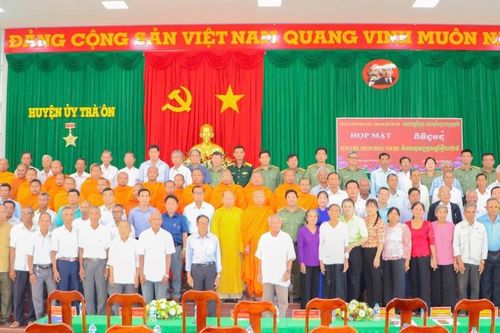 Vĩnh Long: Họp mặt chư Tăng mừng Tết Chôl Chnăm Thmây