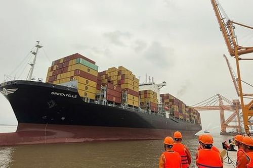 Hải Phòng: Bến số 3 và 4 Cảng Lạch Huyện đón chuyến tàu thử nghiệm đầu tiên