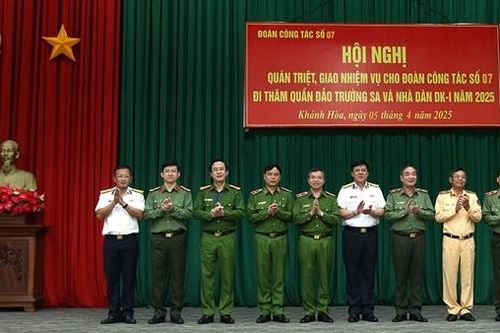 Đoàn công tác Bộ Công an sẵn sàng cho hành trình thăm Trường Sa