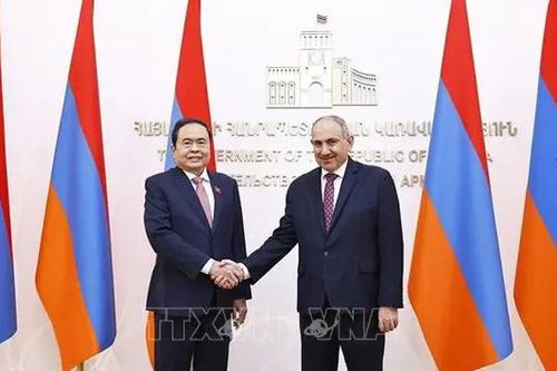 Chủ tịch Quốc hội hội kiến Thủ tướng Armenia