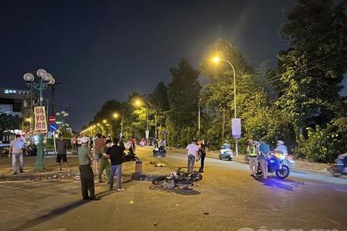 Hai xe máy va chạm trong đêm ở quận Tân Bình, thiếu niên 16 tuổi tử vong