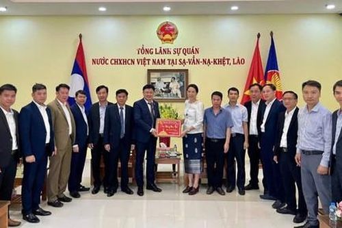Công an TP Huế thăm, chúc Tết tại nước bạn Lào